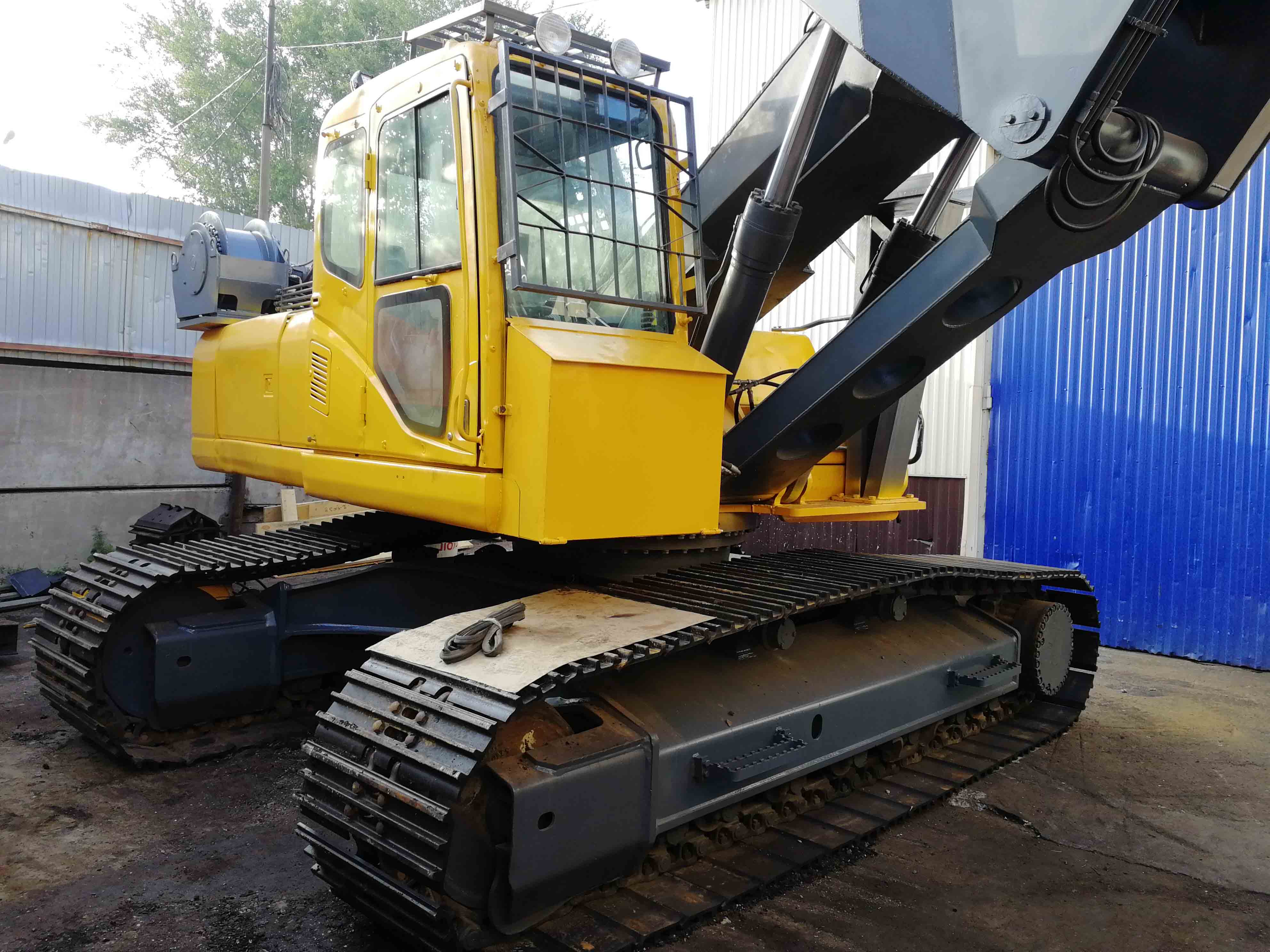 KOMATSU