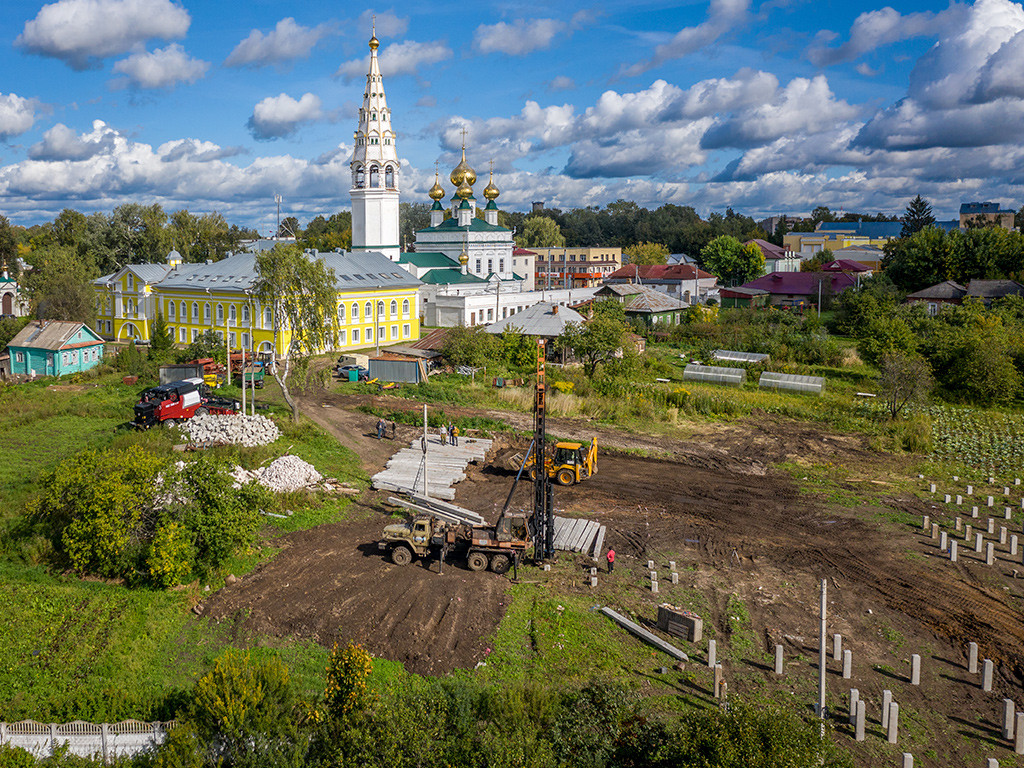 Забивка свай для нужд женского монастыря